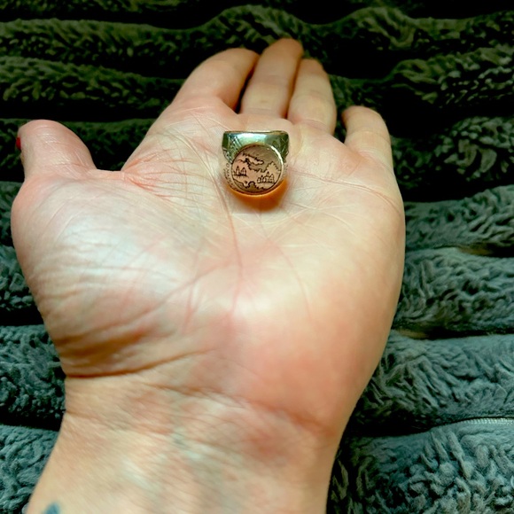 Digby and Iona Whitman Signet Ring - Picture 4 of 7